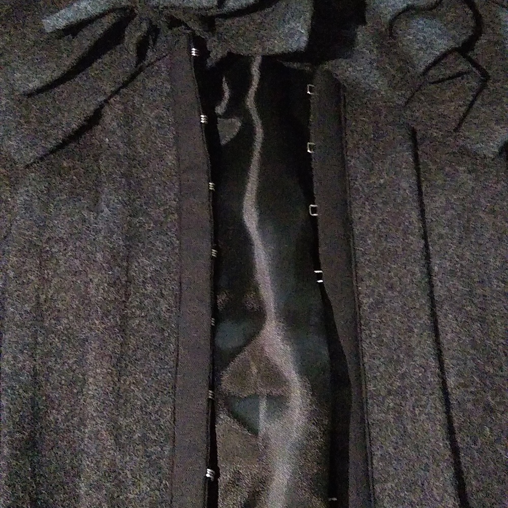 Stylish Ruffled Jacket - Picture 3 of 5